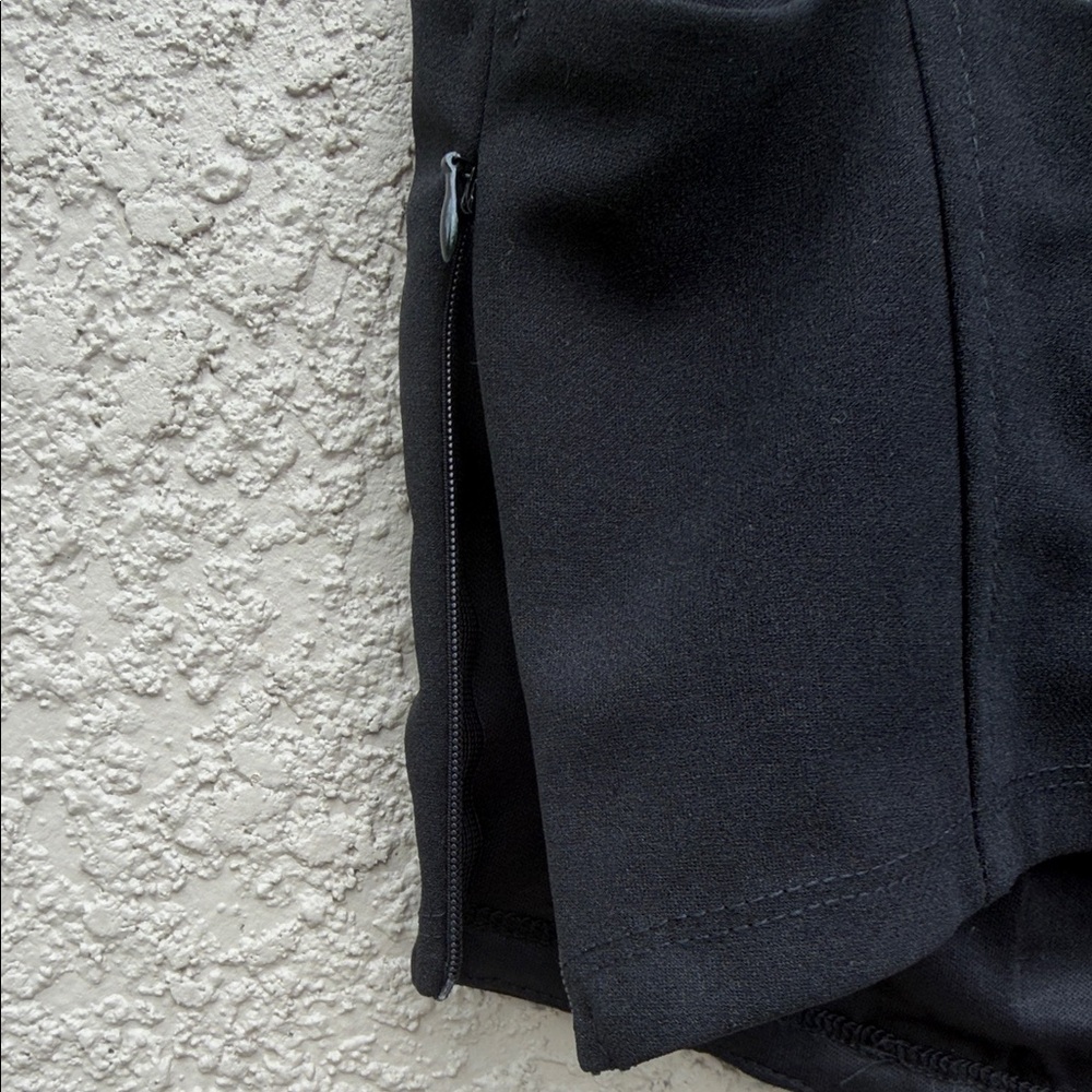 Black Structured Bustier Crop Top with Adjustable Straps - Picture 3 of 7